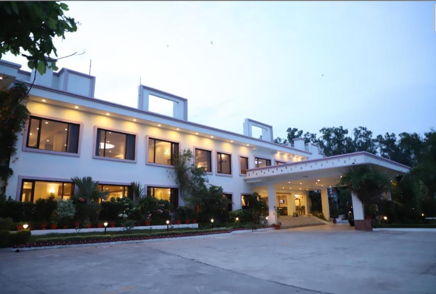 A S Hotels Khadzsuráhó Kültér fotó